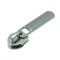 Suwak zamka błyskawicznego srebrny maszynka typ 28/2